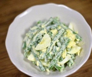 Салат из зеленой фасоли с яйцами (рецепт)